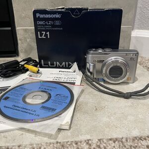 Panasonic Lumix DMC-LZ1 4.0MP Digital Camera Silver Complete in Box